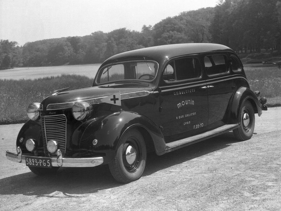  Chrysler Royal Sedan Ambulance 1937 года  (фото 1 из 1)